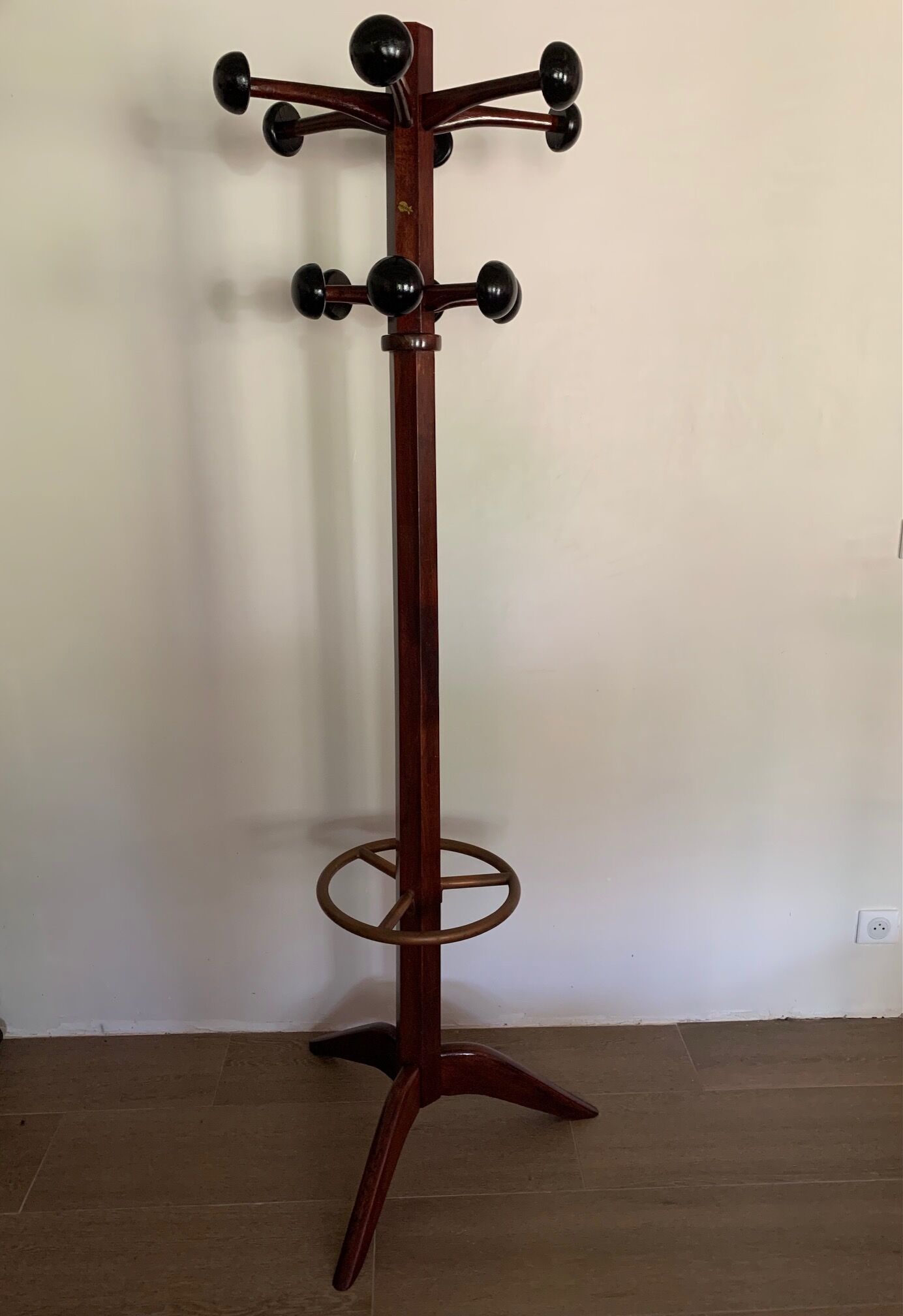 Vintage stella coat rack with rotating head