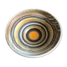 Plat en céramique "Les 2 Potiers" avec décor en cercles concentriques aux tons jaune, marron et blanc