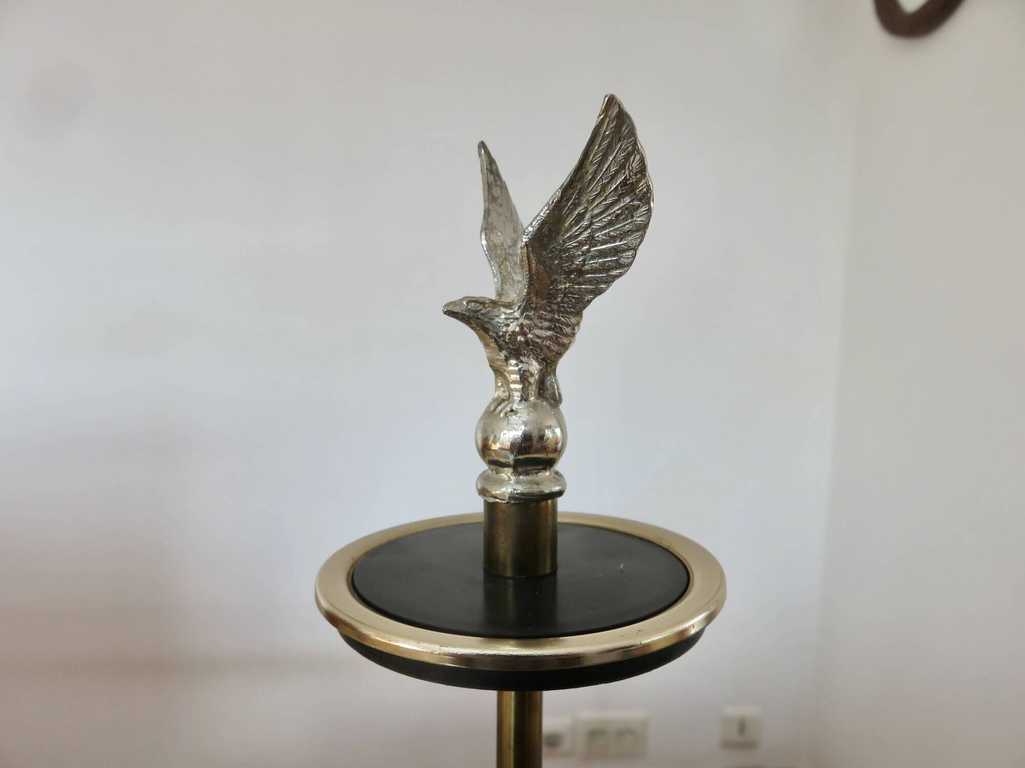 Cigarette dispenser "eagle and stars" from the 60s-70s, vintage.