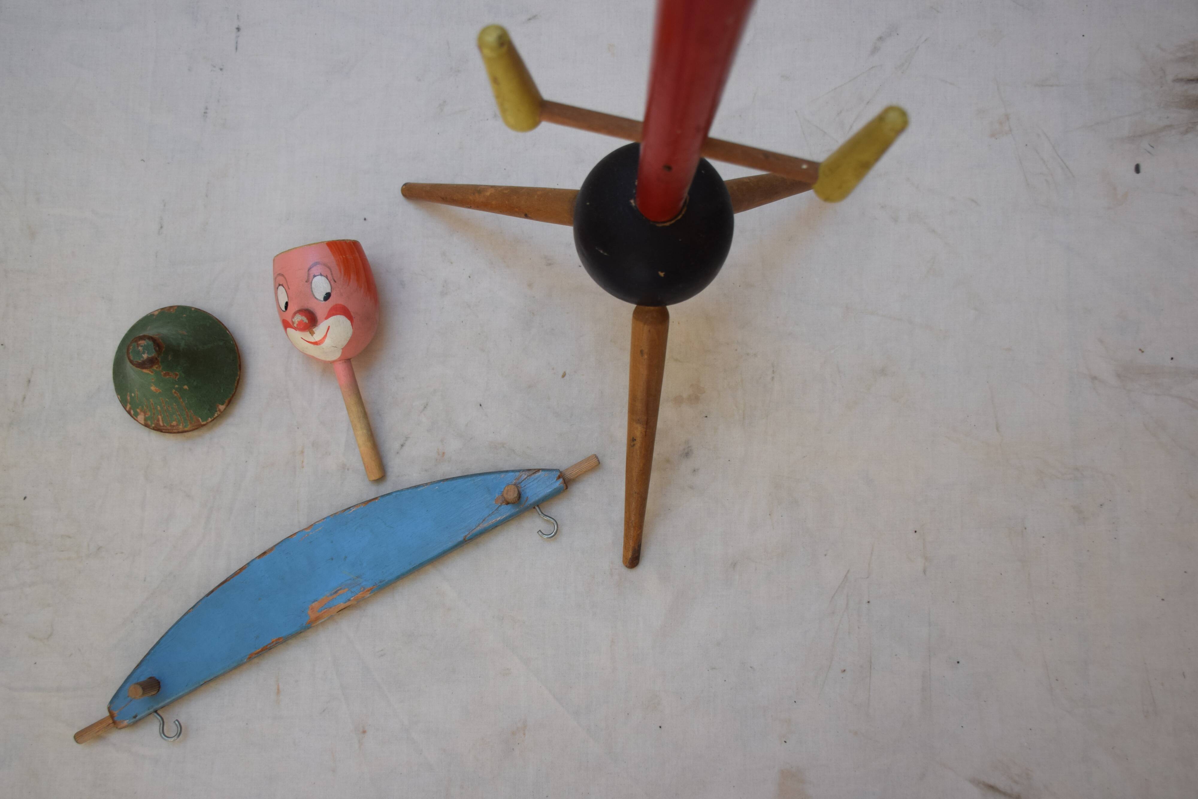 Porte vêtements enfant en bois