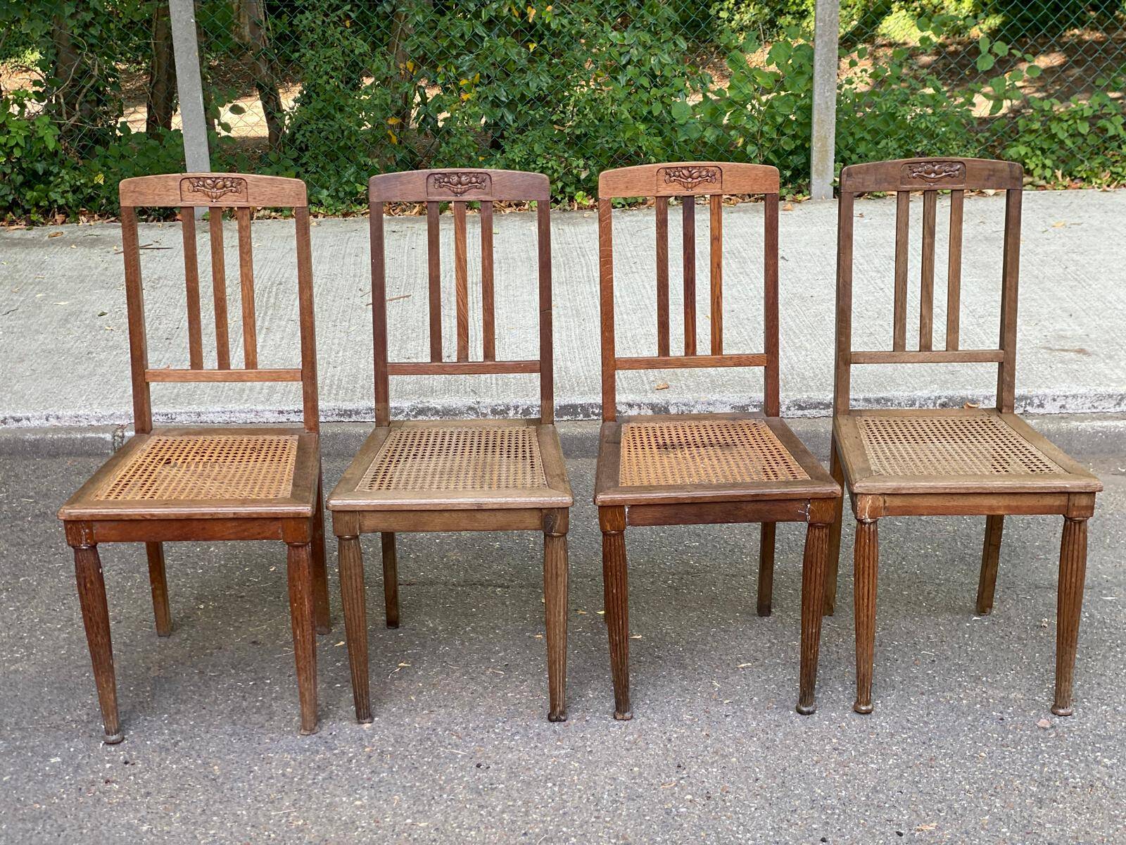 4 Art Deco chairs in solid oak with caning from the 1920s.