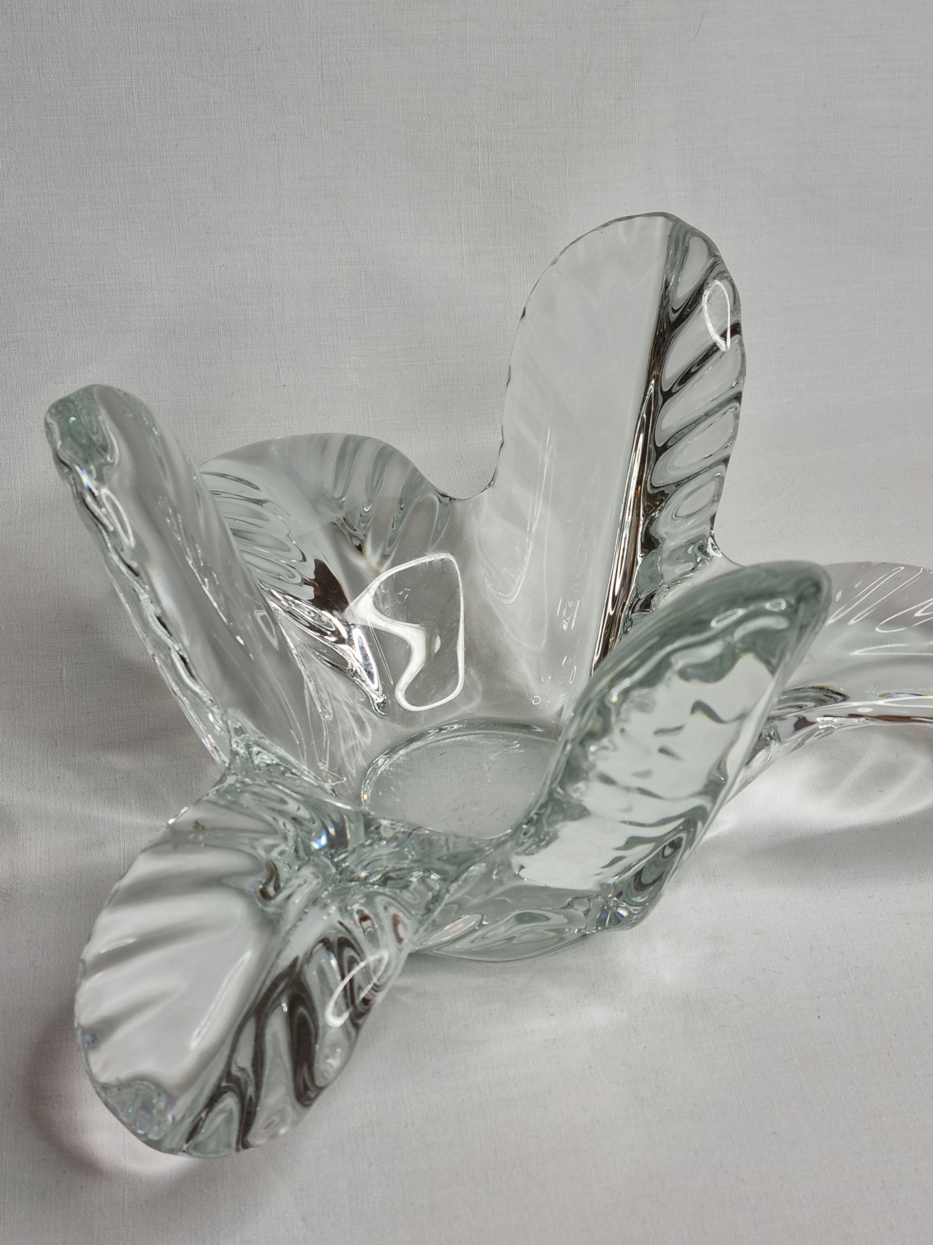 Vegetable-shaped valve crystal centerpiece