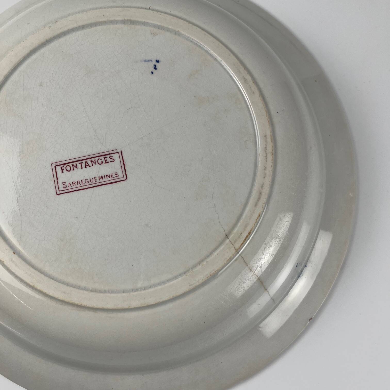 Large hollow dish "Fontange", Sarreguemines, ironstone, 19th-20th century