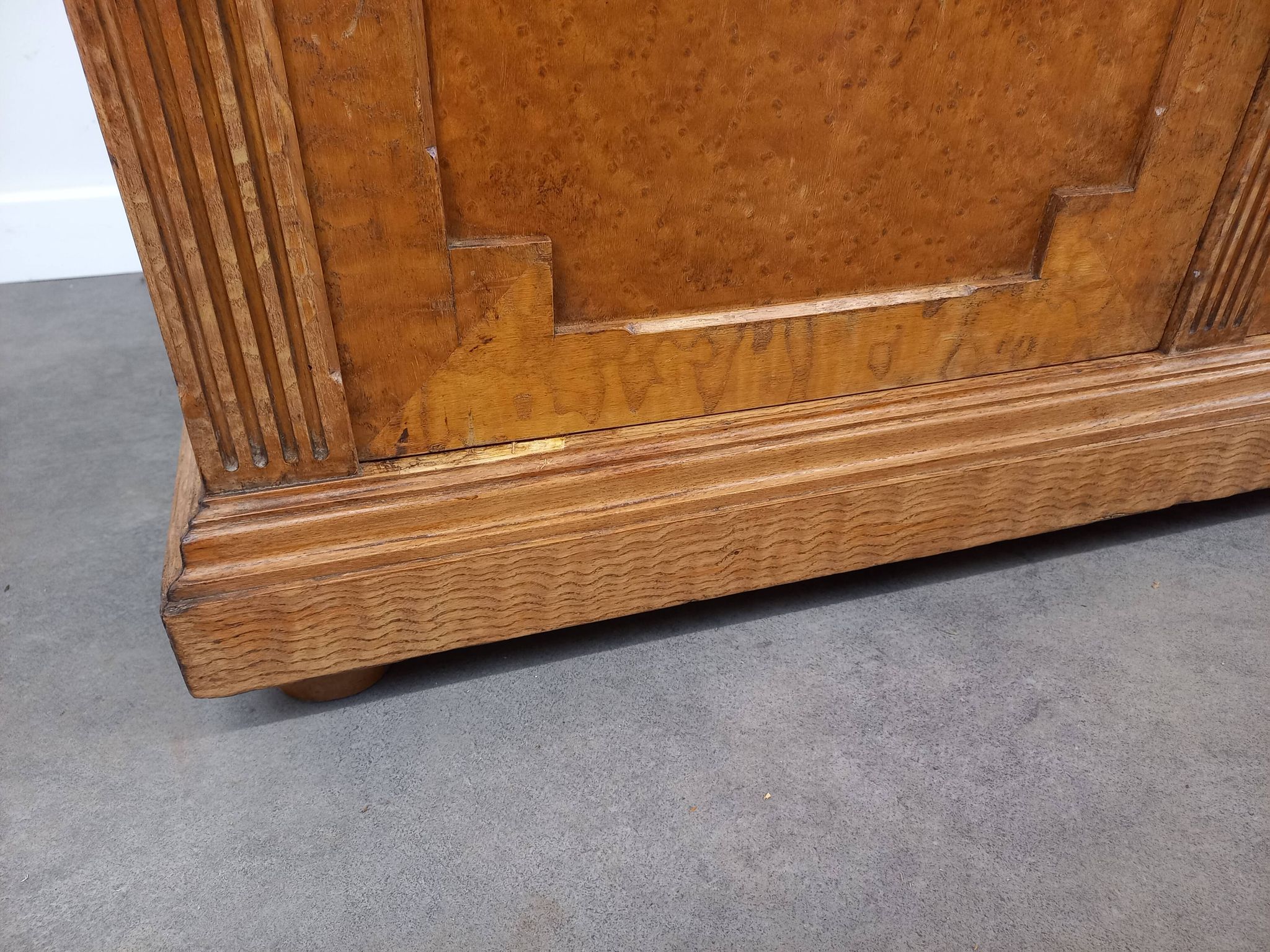 Marble top store bank