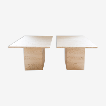 Deux tables d'appoint en travertin