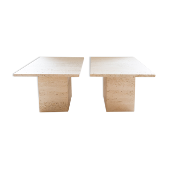 Deux tables d'appoint en travertin