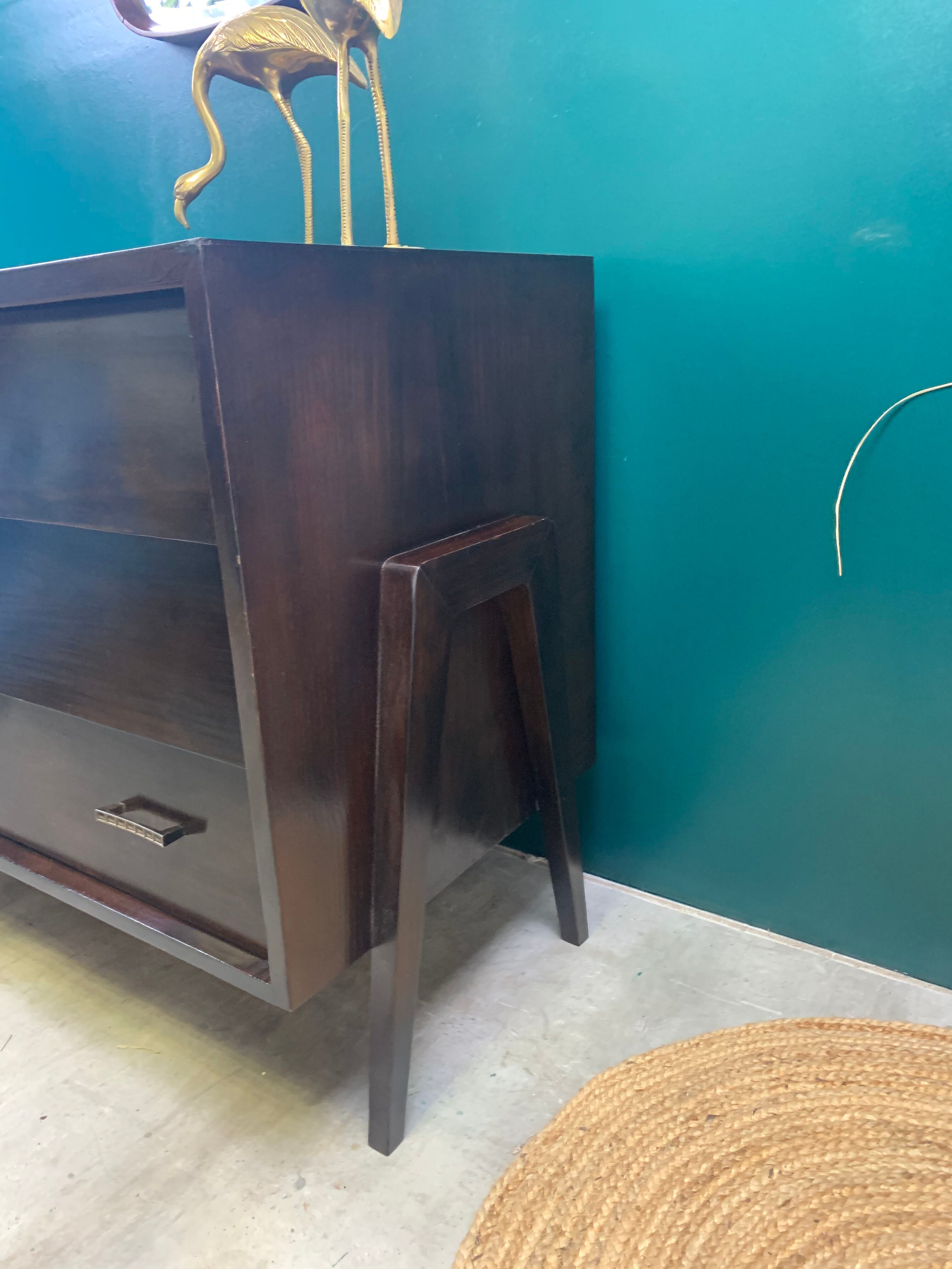 Chest of drawers at the compass base