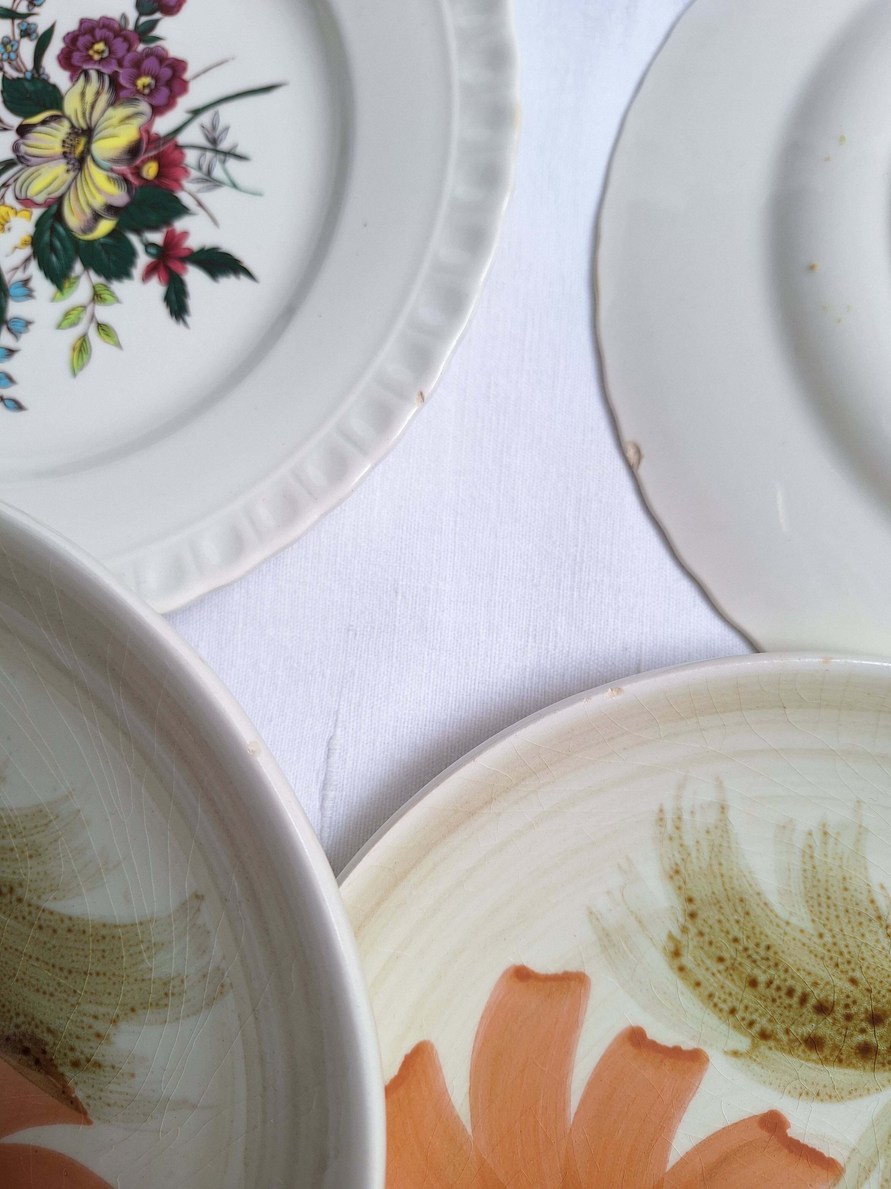 Assiettes à dessert avec fleurs St Amand et Galluis