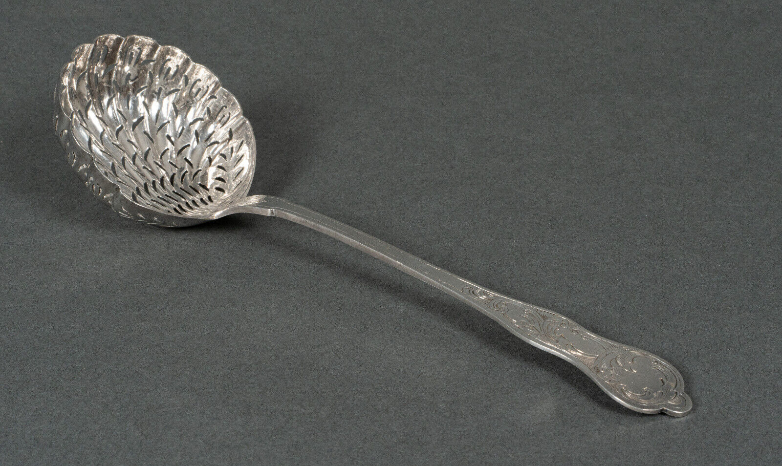 Spoon to sprinkle goldsmith RN silver 53 grams rich decoration Louis XV