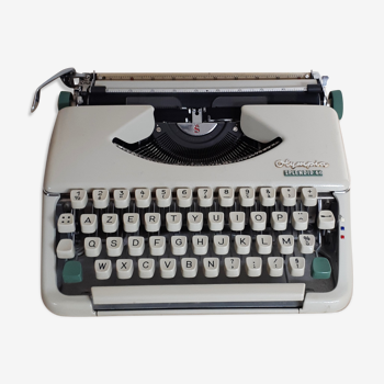 Machine à écrire  Olympia Splendid 66 fonctionnelle