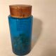 Pot a pharmacie en verre ancien bleu gravé