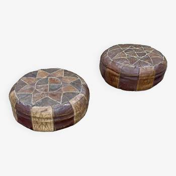 Paire de poufs berbères en cuir des années 1970