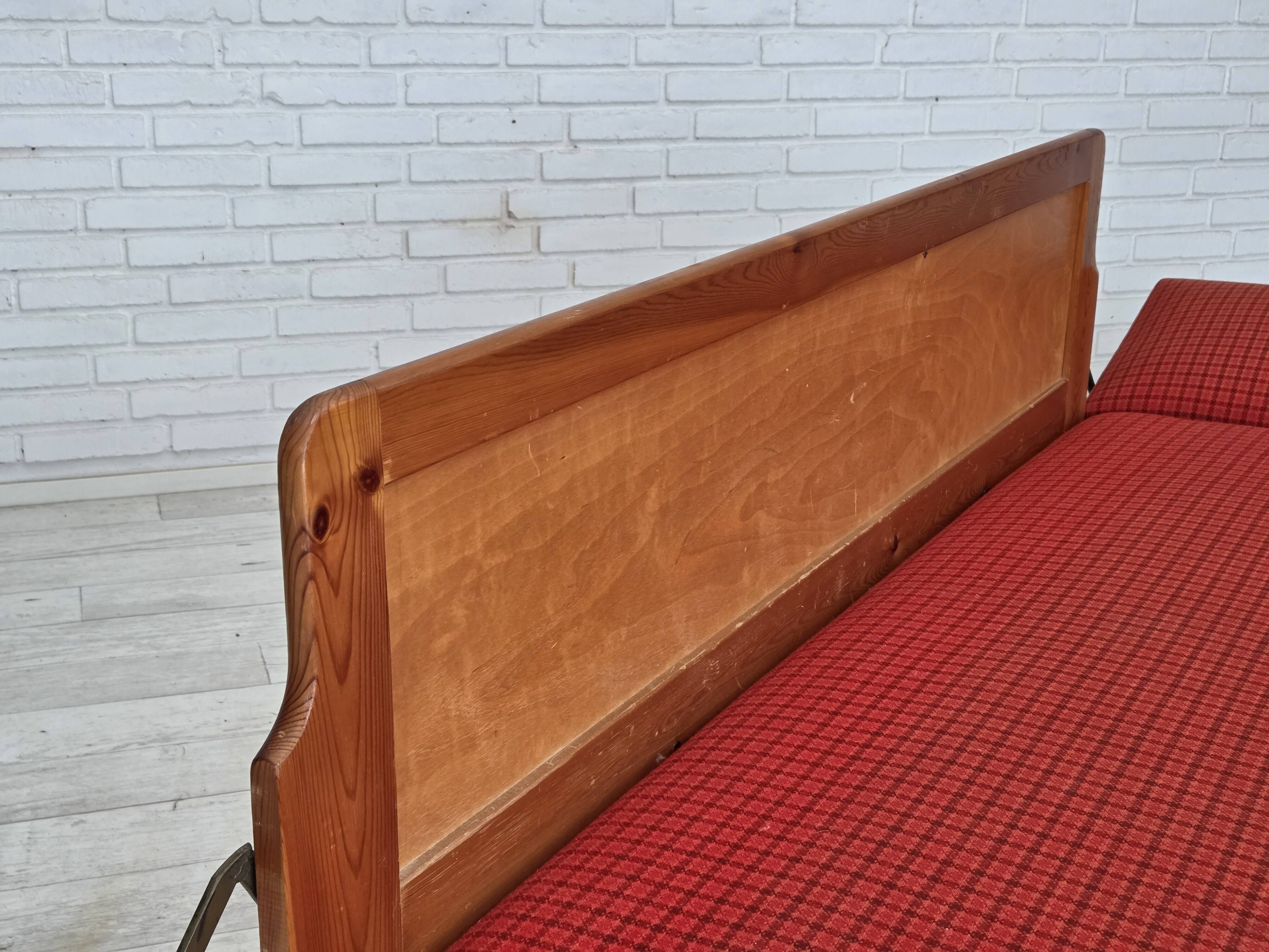 1970s, Danish drop-arm daybed/sofa by Illum Wikkelsø, furniture wool.