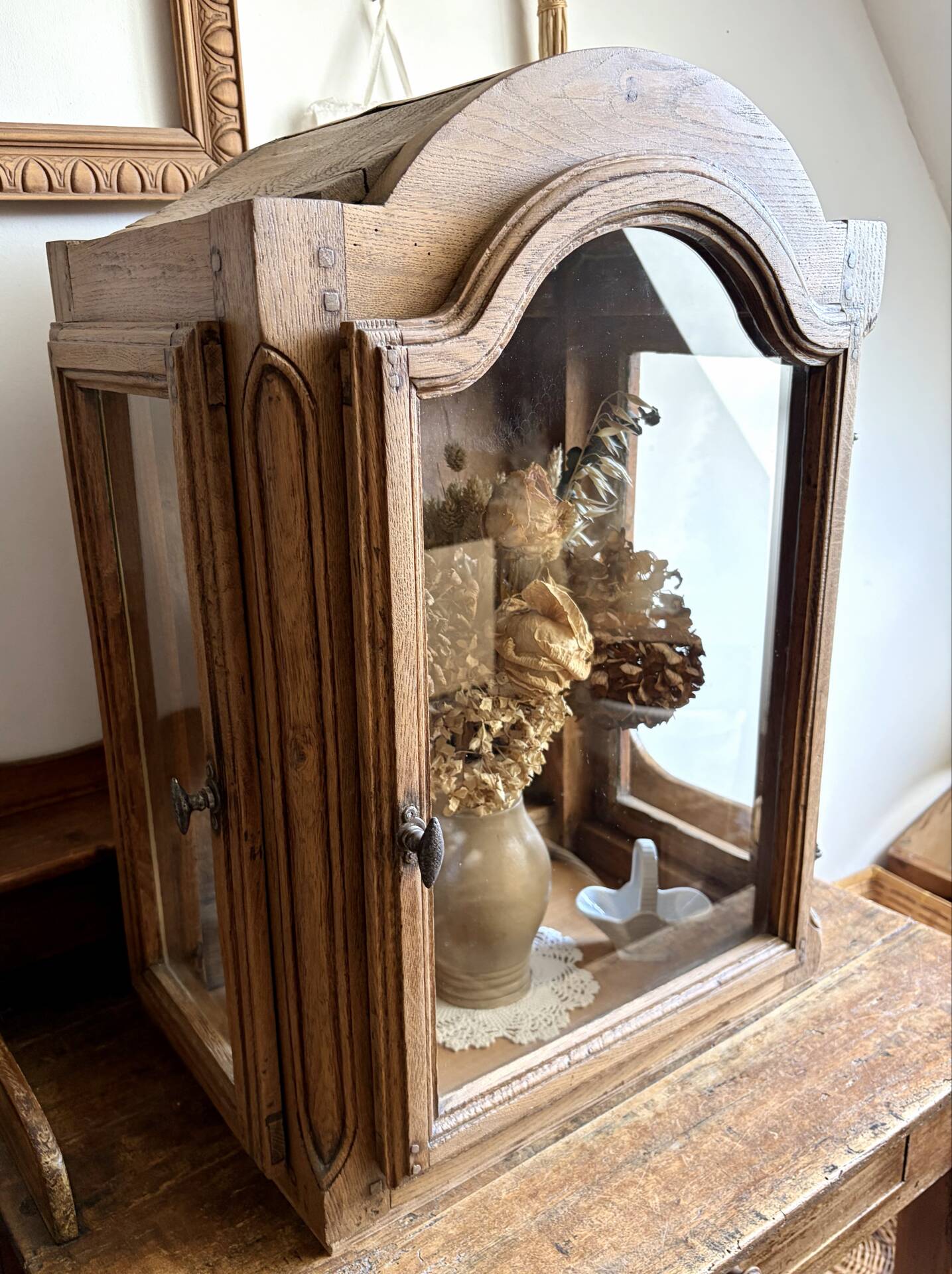 Wooden display cabinet
