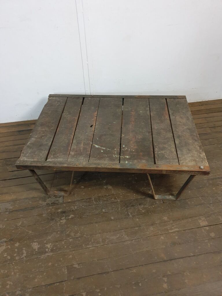 Industrial plant pallet coffee table