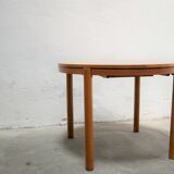 Vintage stretchy dining table