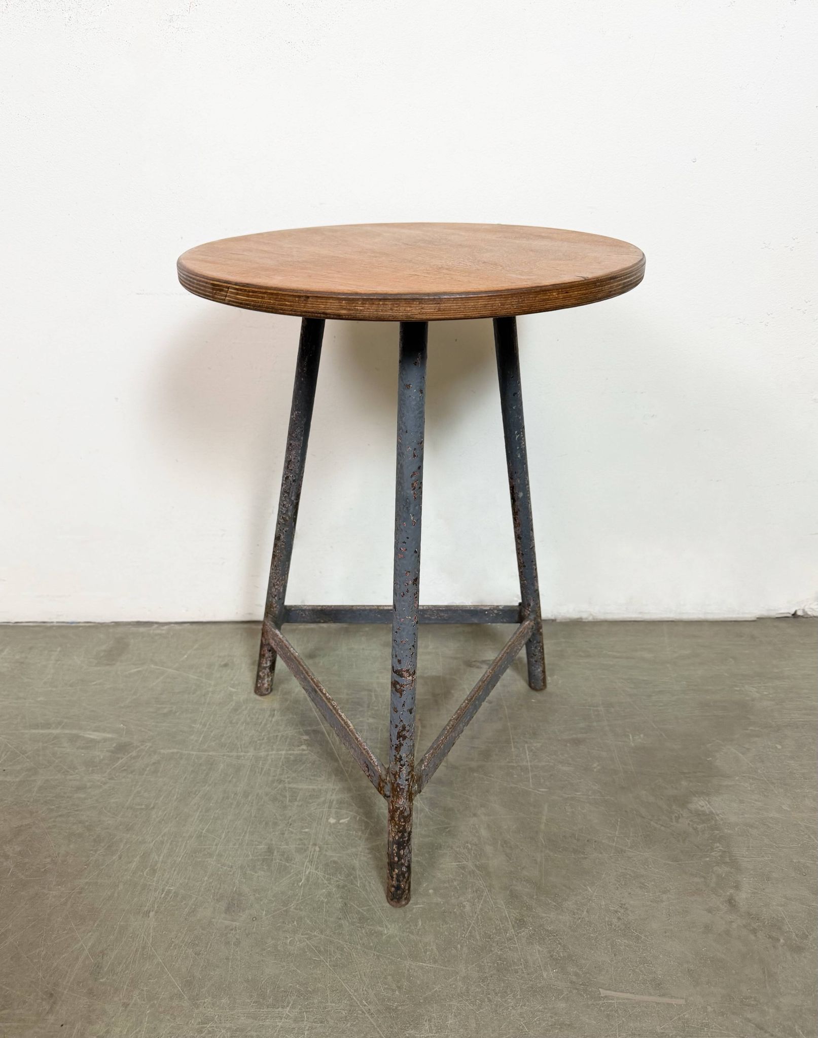 Tabouret d'atelier industriel gris, années 1960