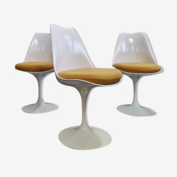 Eero Saarinen Knoll Tulip chairs