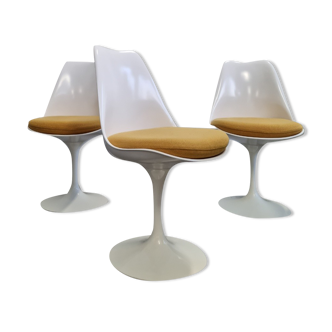 Eero Saarinen Knoll Tulip chairs