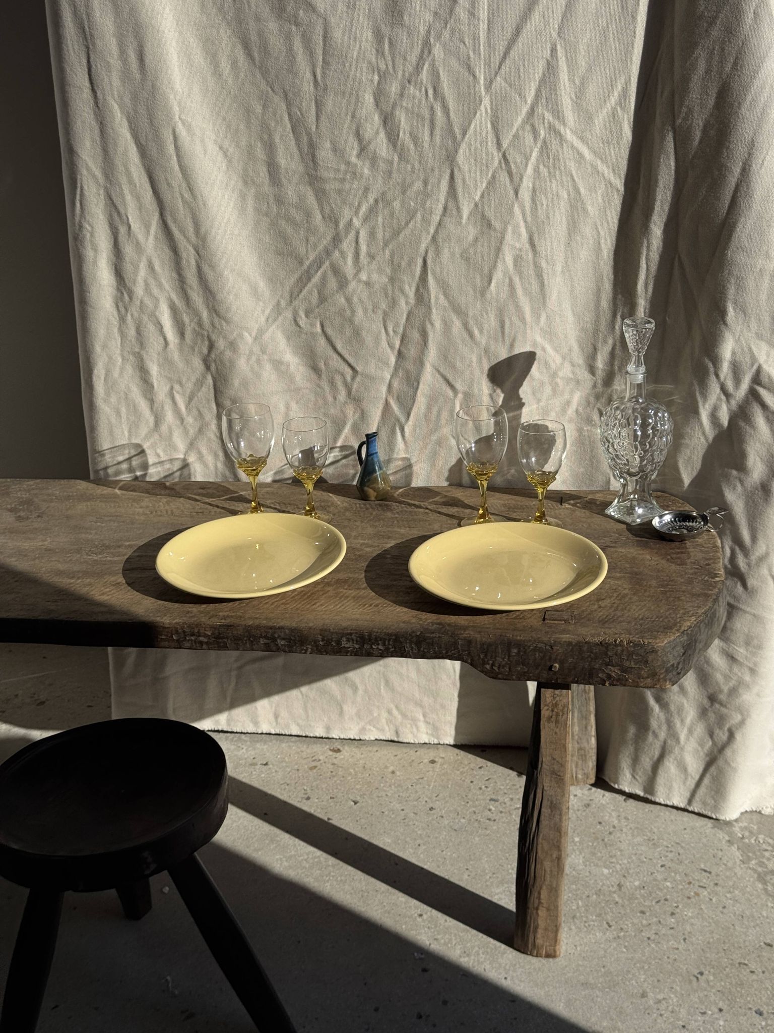 Lot de 2 grandes assiettes jaunes sans marque D25,5