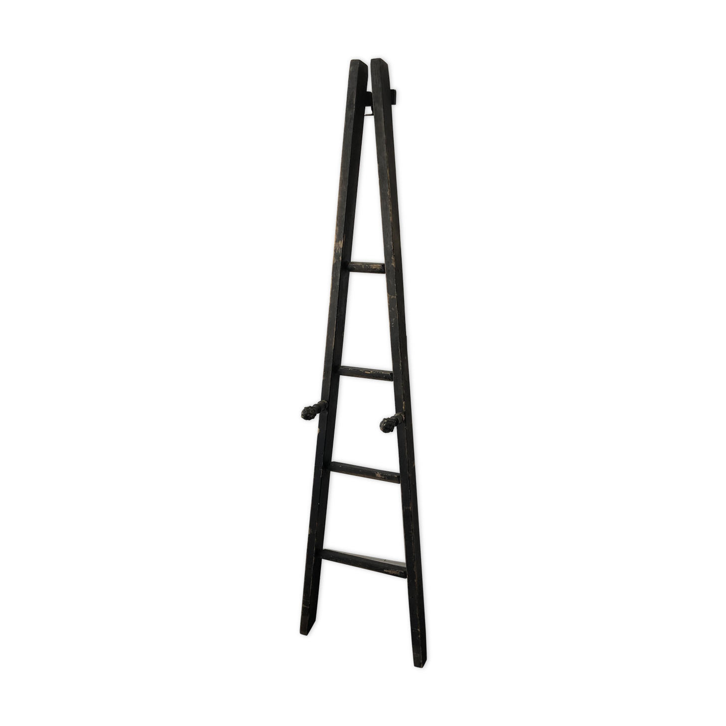 Old stepladder to be fixed to the wall