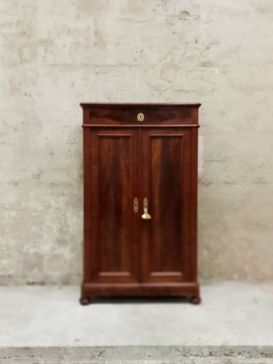 Mid-high mahogany furniture