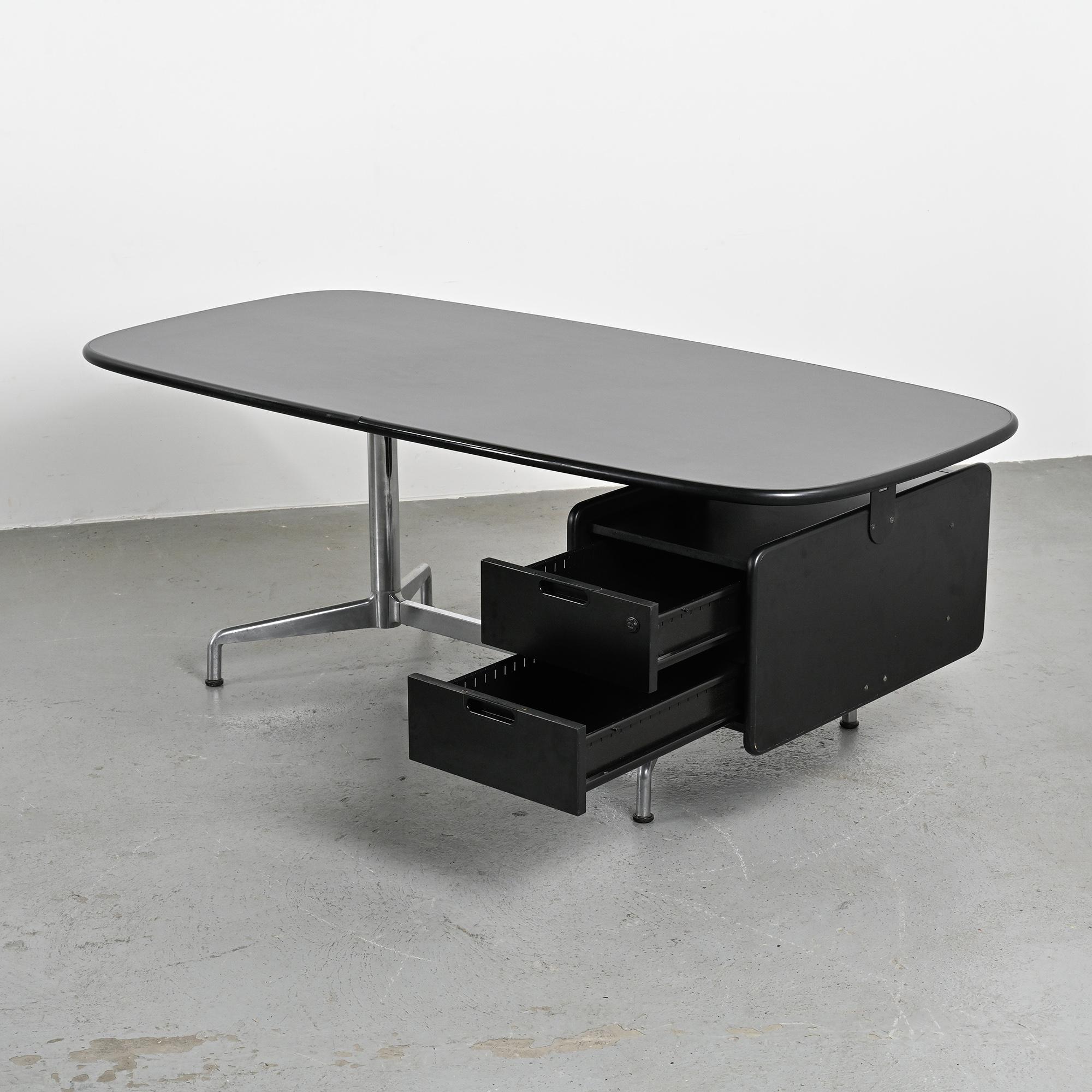 Black desk by Giancarlo Piretti for Castelli, Italy, circa 1970.