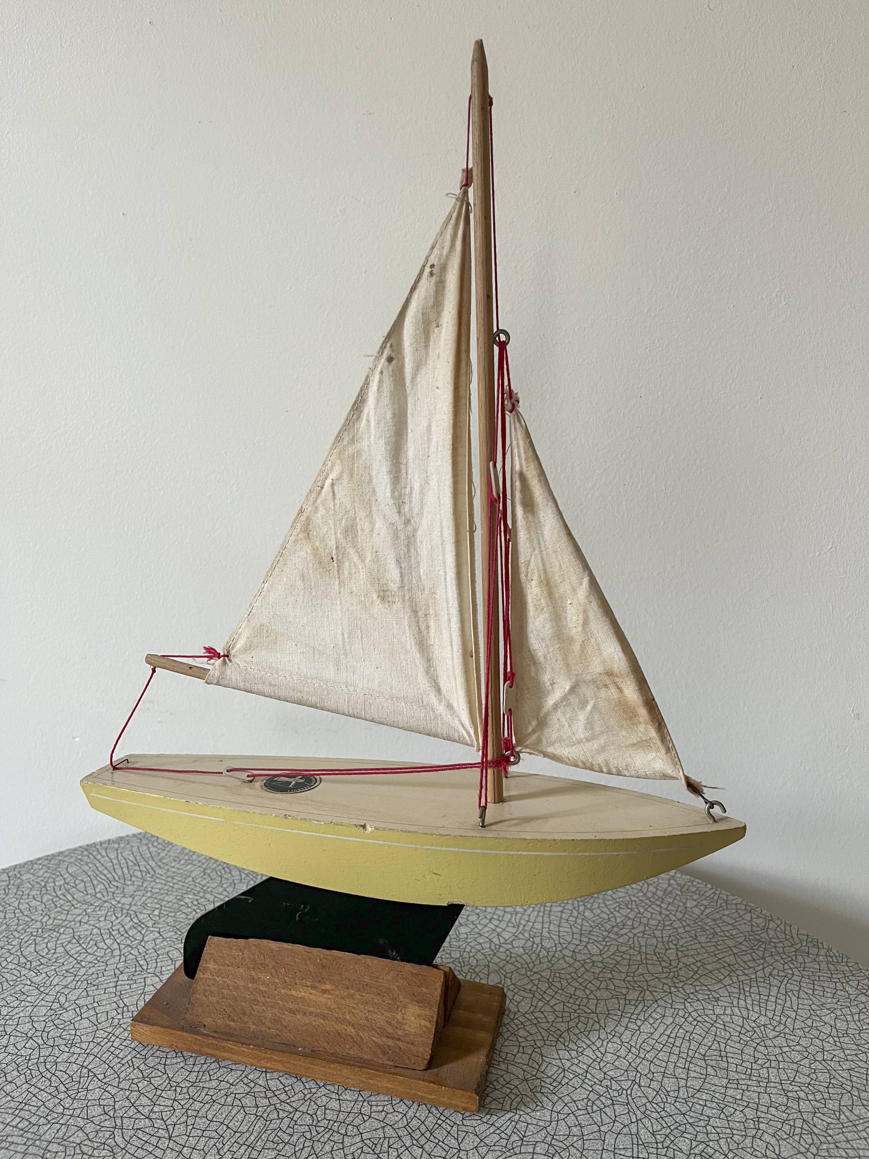 English basin sailboat bowman in wood, 50s-60s