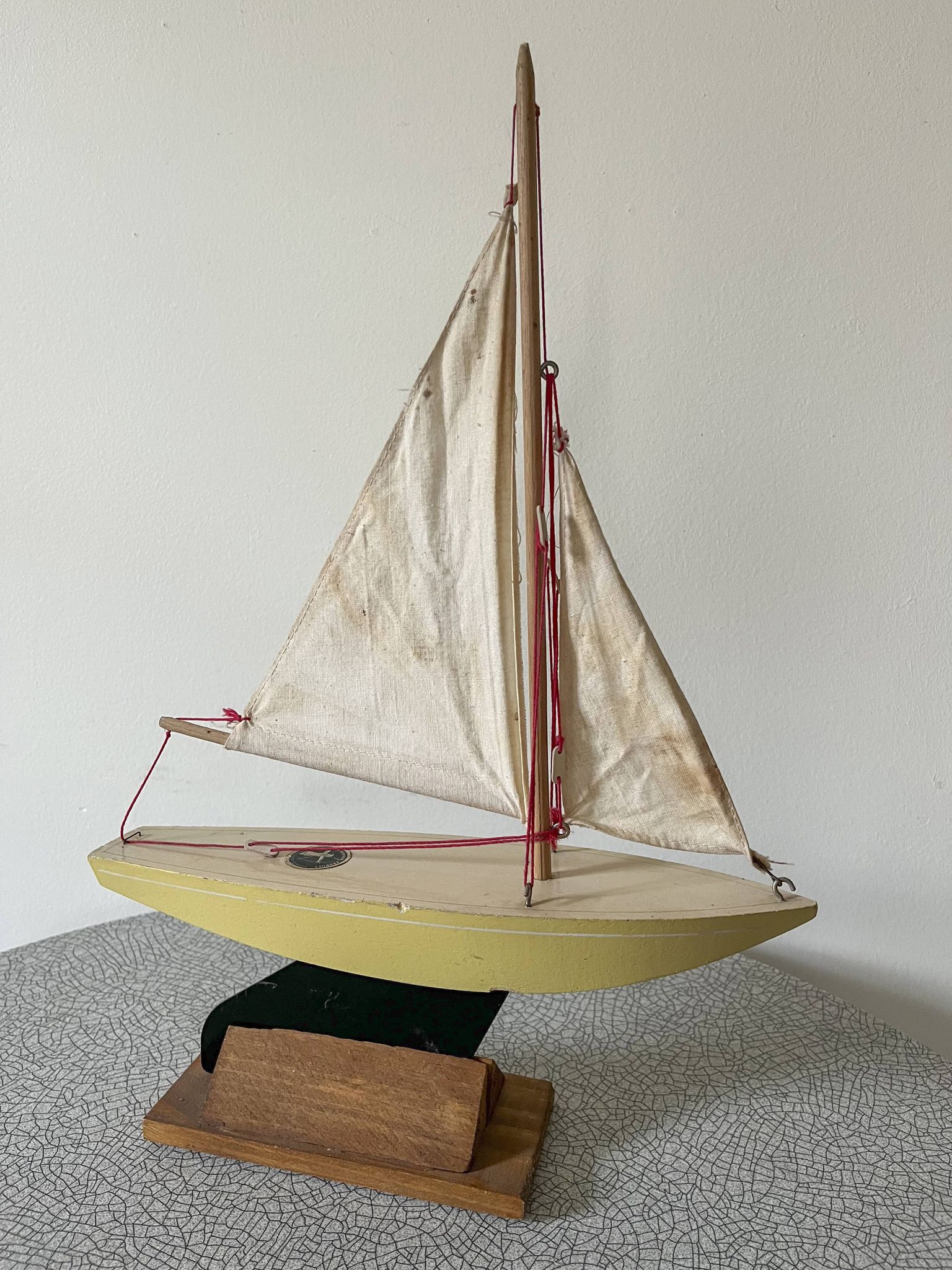 English basin sailboat bowman in wood, 50s-60s