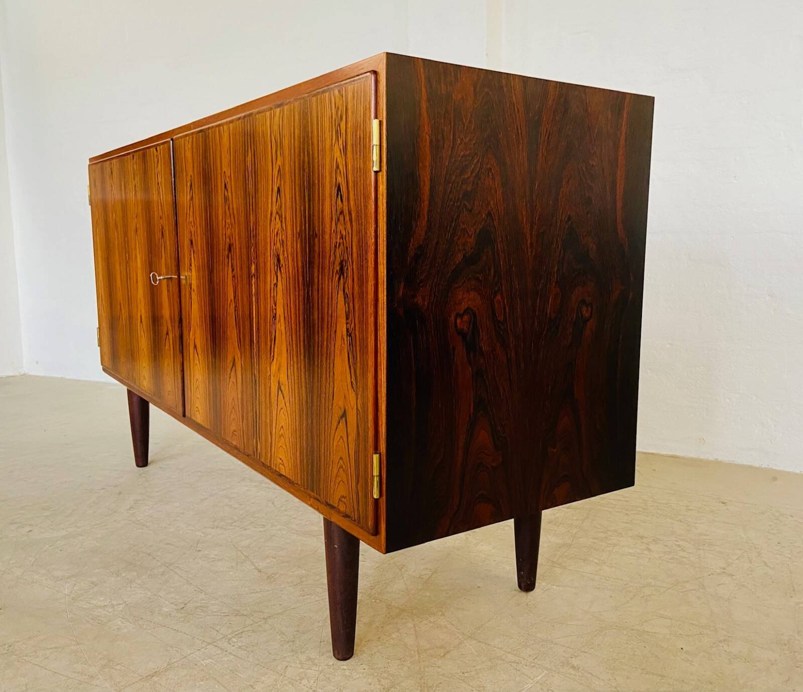 Buffet danois rétro vintage en palissandre du milieu du siècle par Poul Hundevad, années 1960