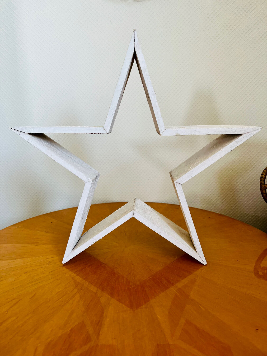 Old wooden star white patina