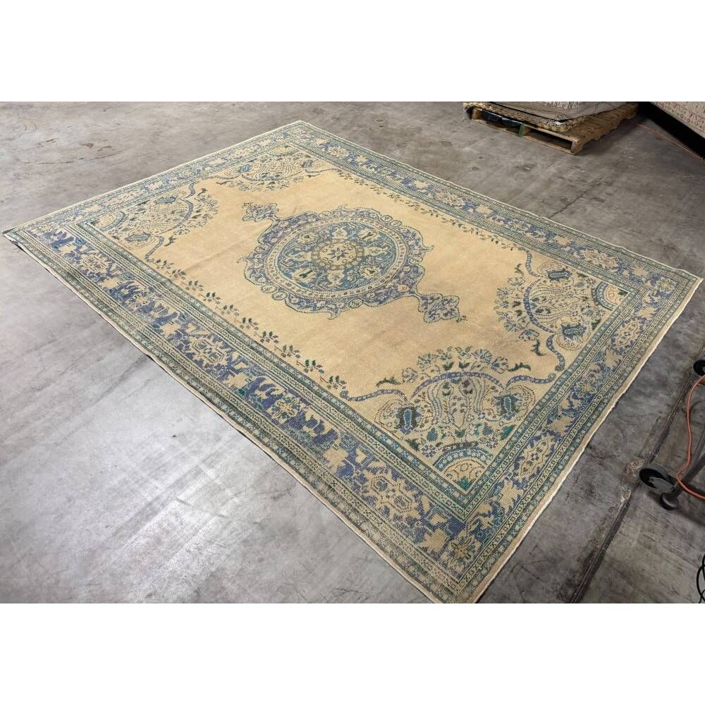One-of-a-kind Vintage Wool Area Rug. Handknotted Turkish Carpet for Country, Farmhouse Decor