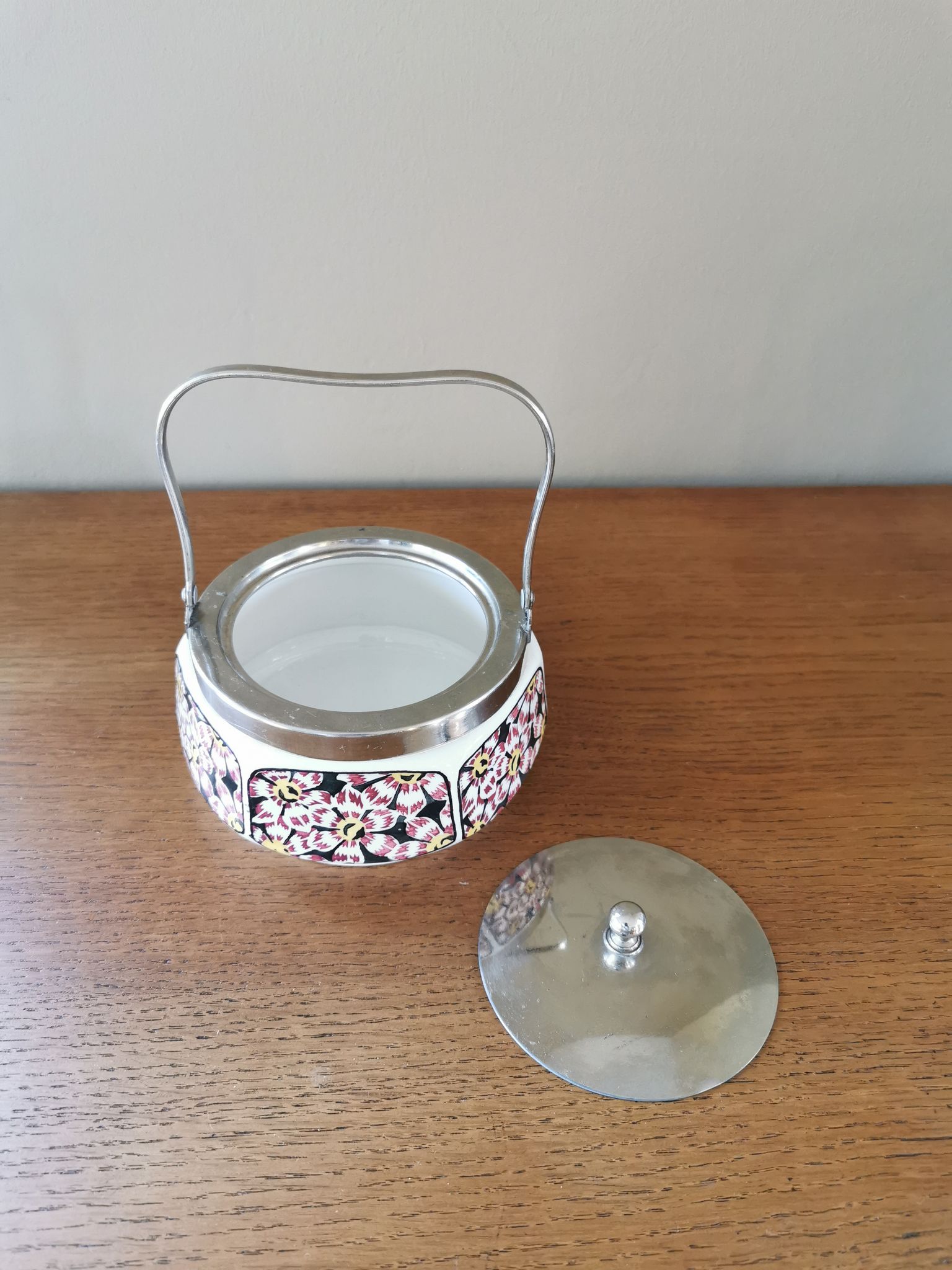 Art Deco hexagonal ceramic bonbonnière