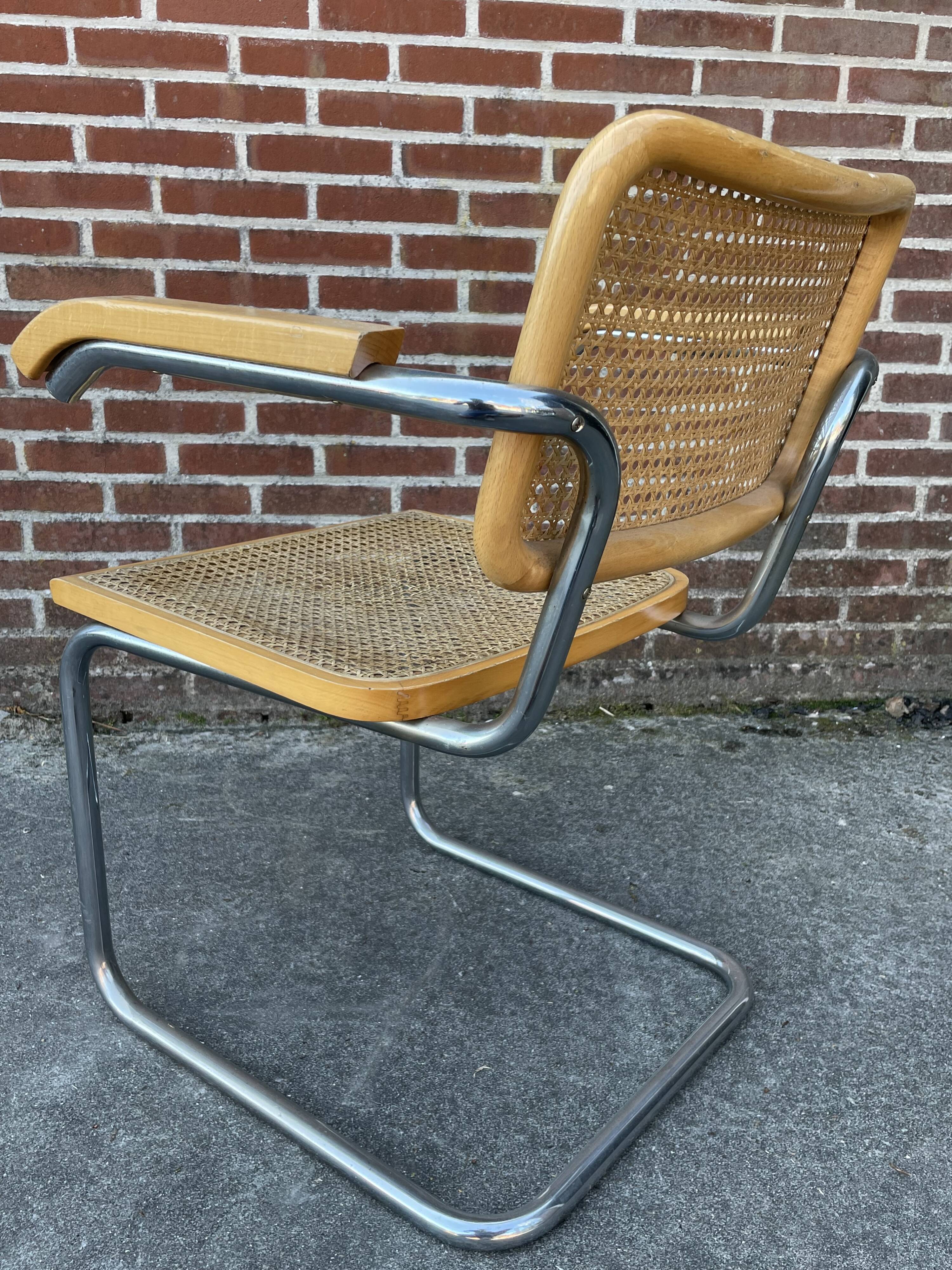 Cesca chair B64 with armrests by Marcel Breuer Design