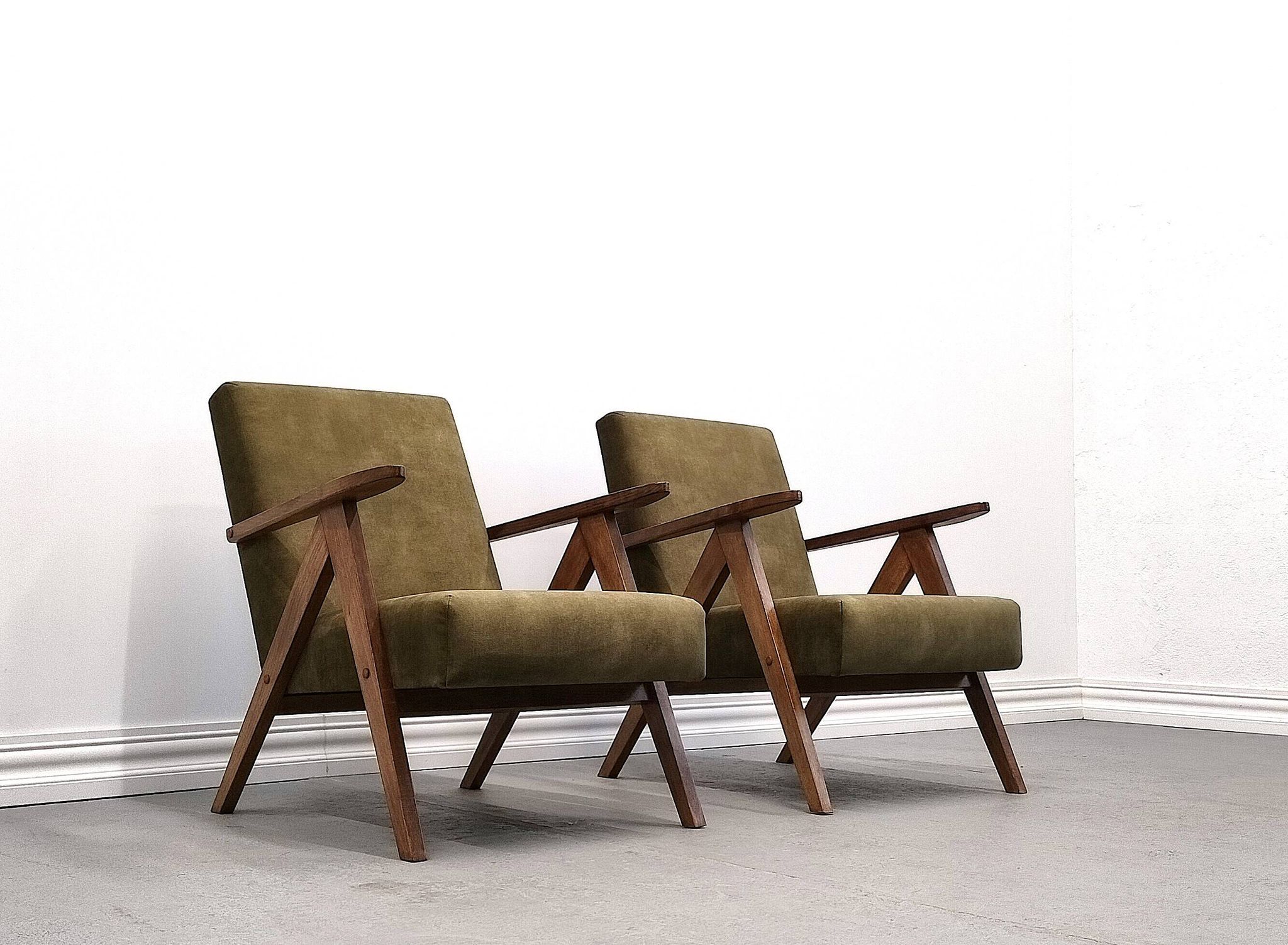 Mid Century Easy Chair Model B - 310 Var in Forest Green Velvet