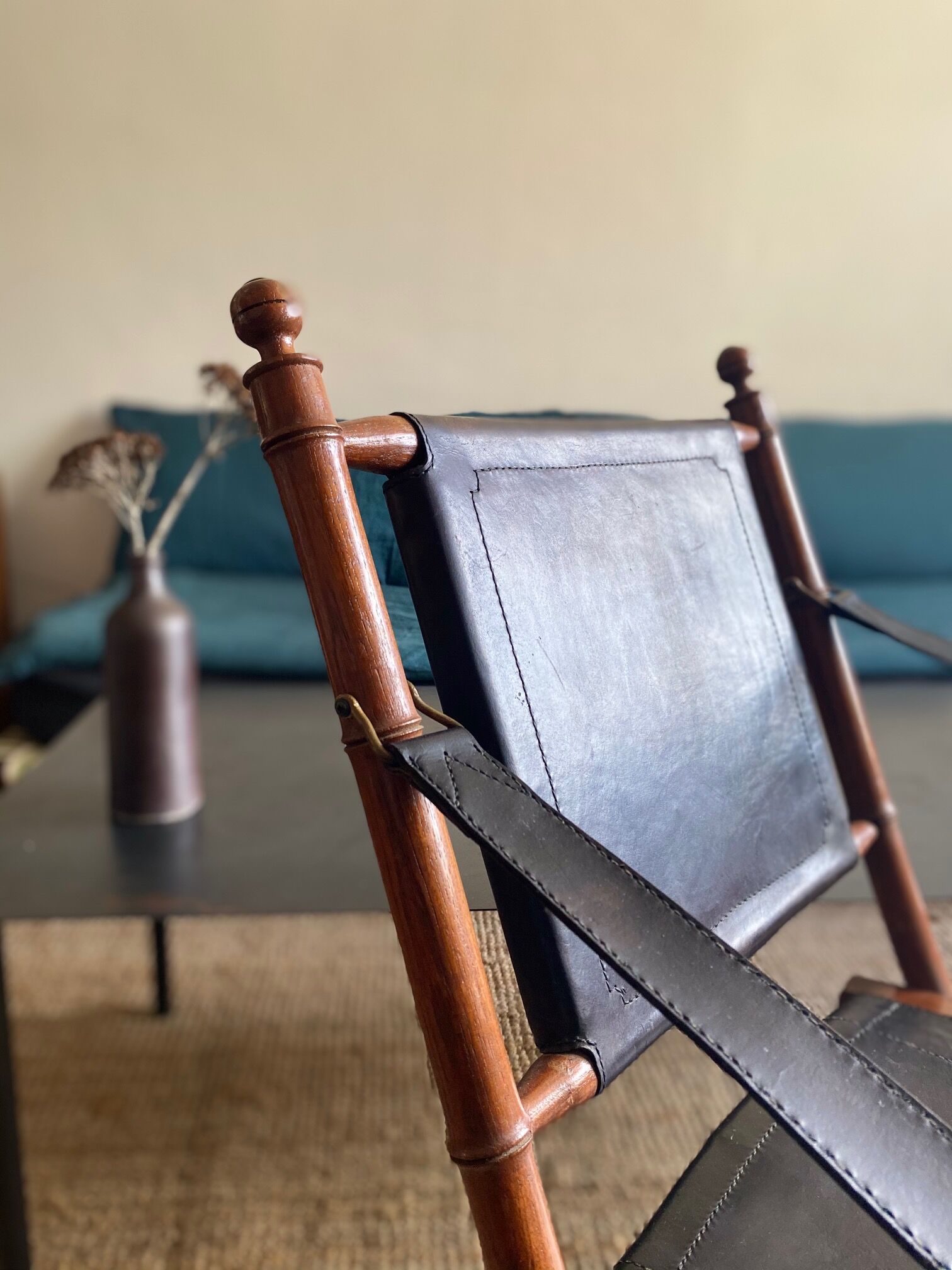 Safari armchair in wood and leather