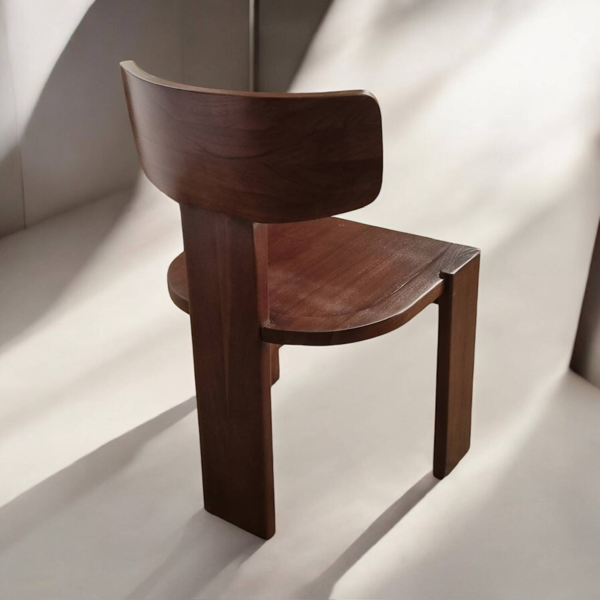 Chaise bistrot brutaliste
