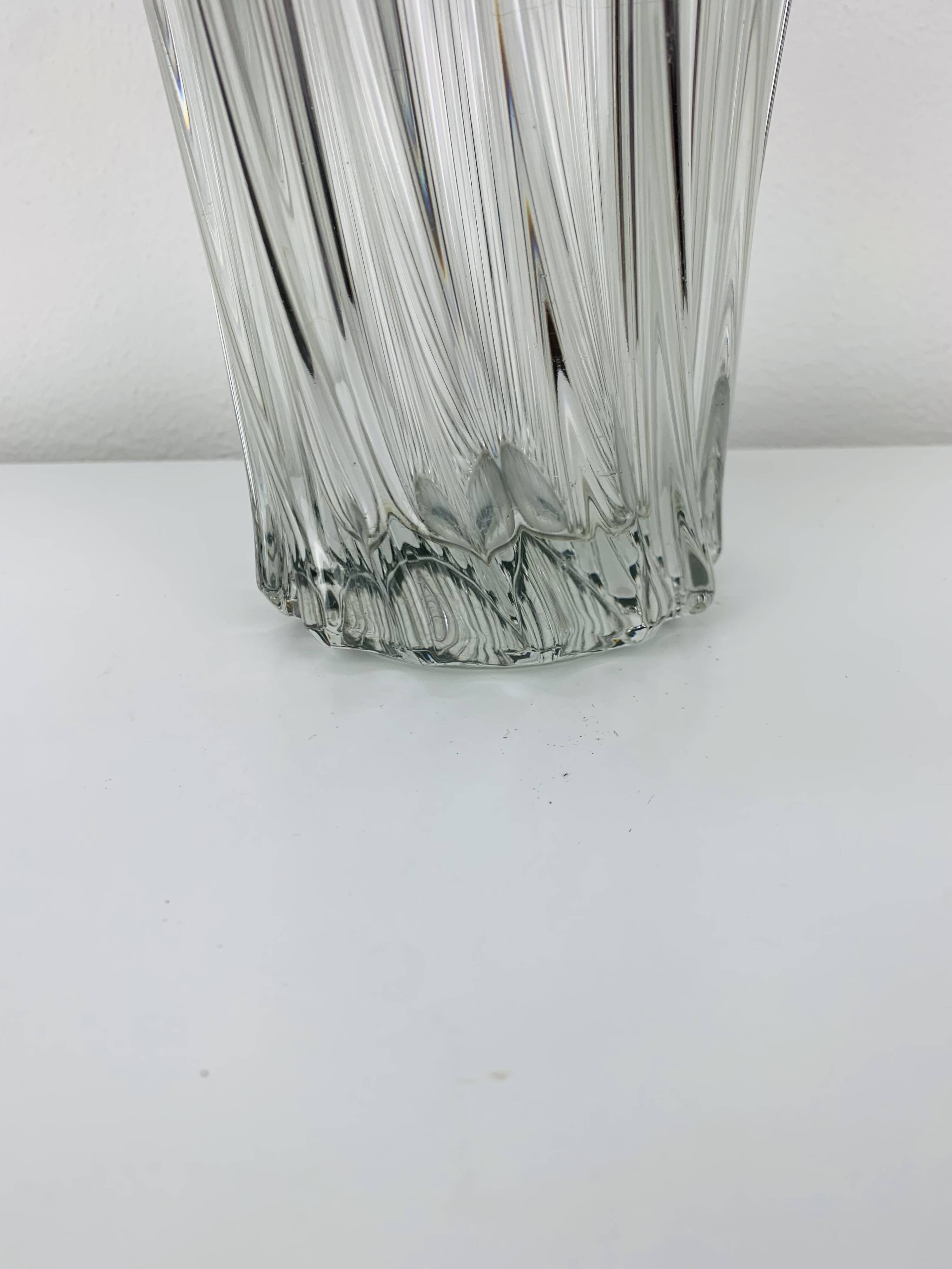 Art Deco vase by Pierre d'Avesn, glass