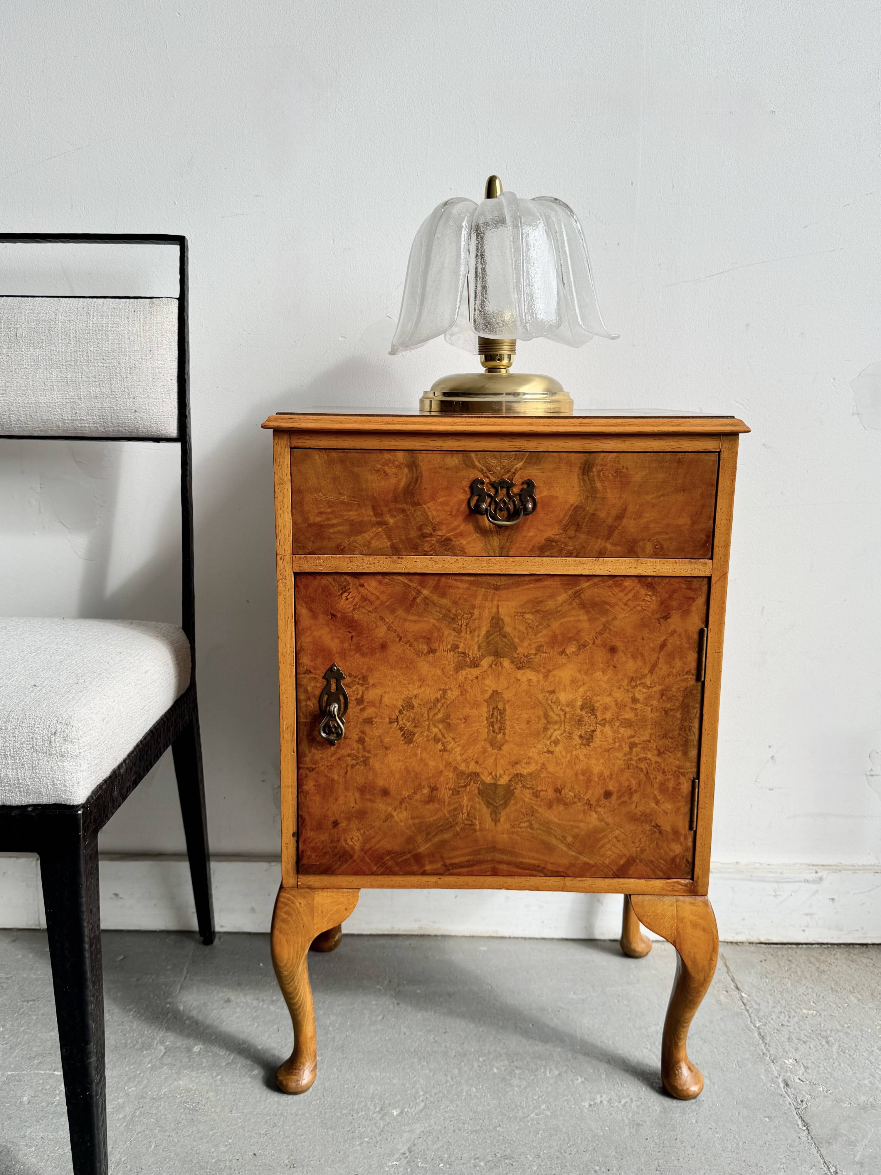 Lampe de table en laiton vintage et verre en forme de feuille