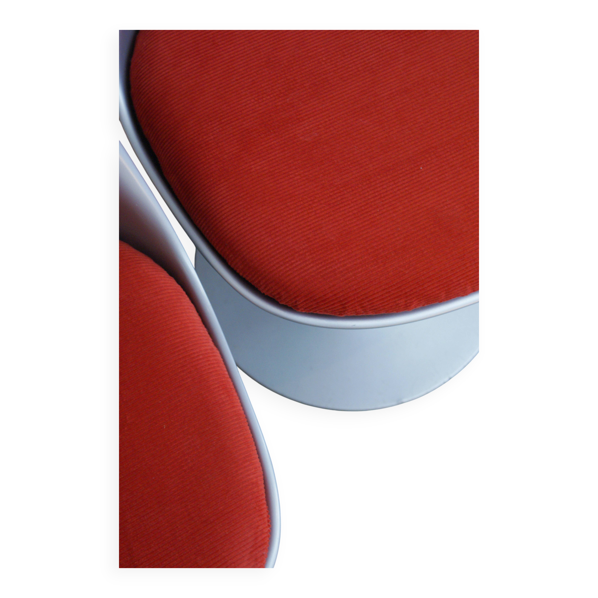 Eero Saarinen's Tulip Chairs – 50th Anniversary Edition by Knoll