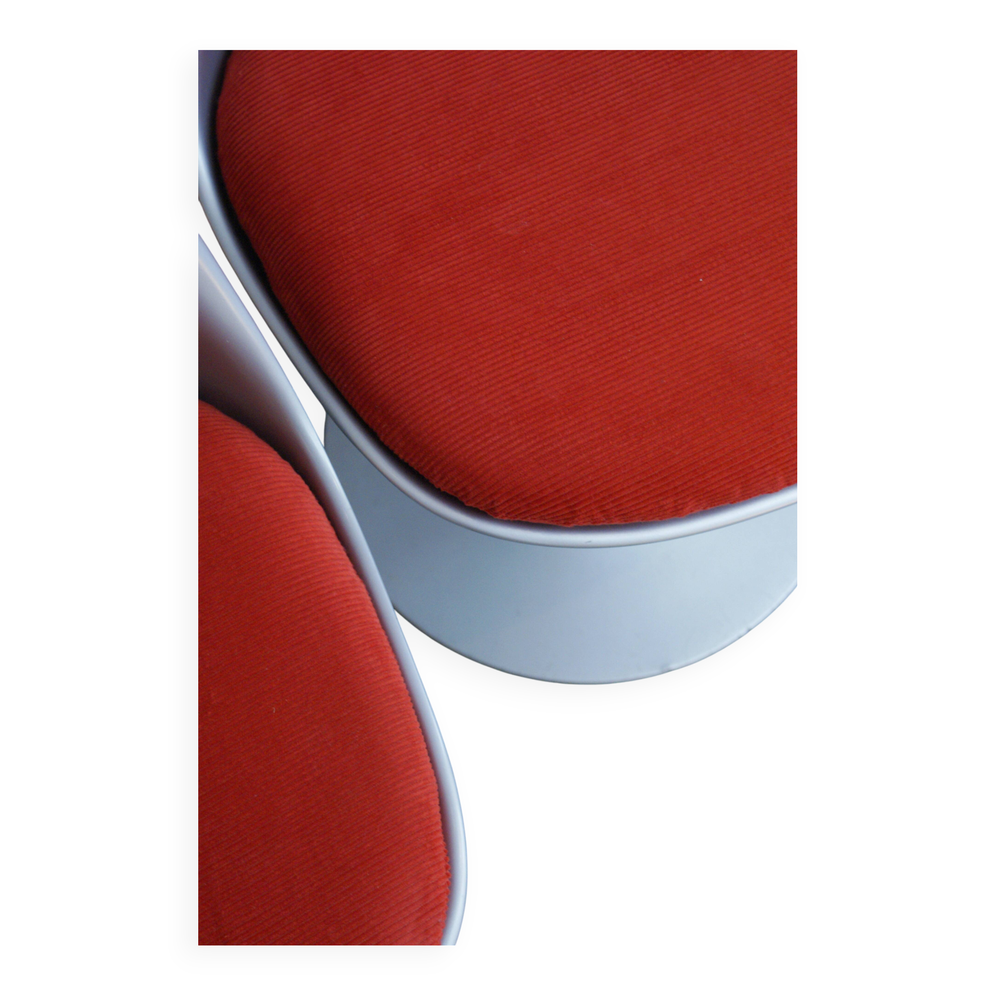 Eero Saarinen's Tulip Chairs – 50th Anniversary Edition by Knoll