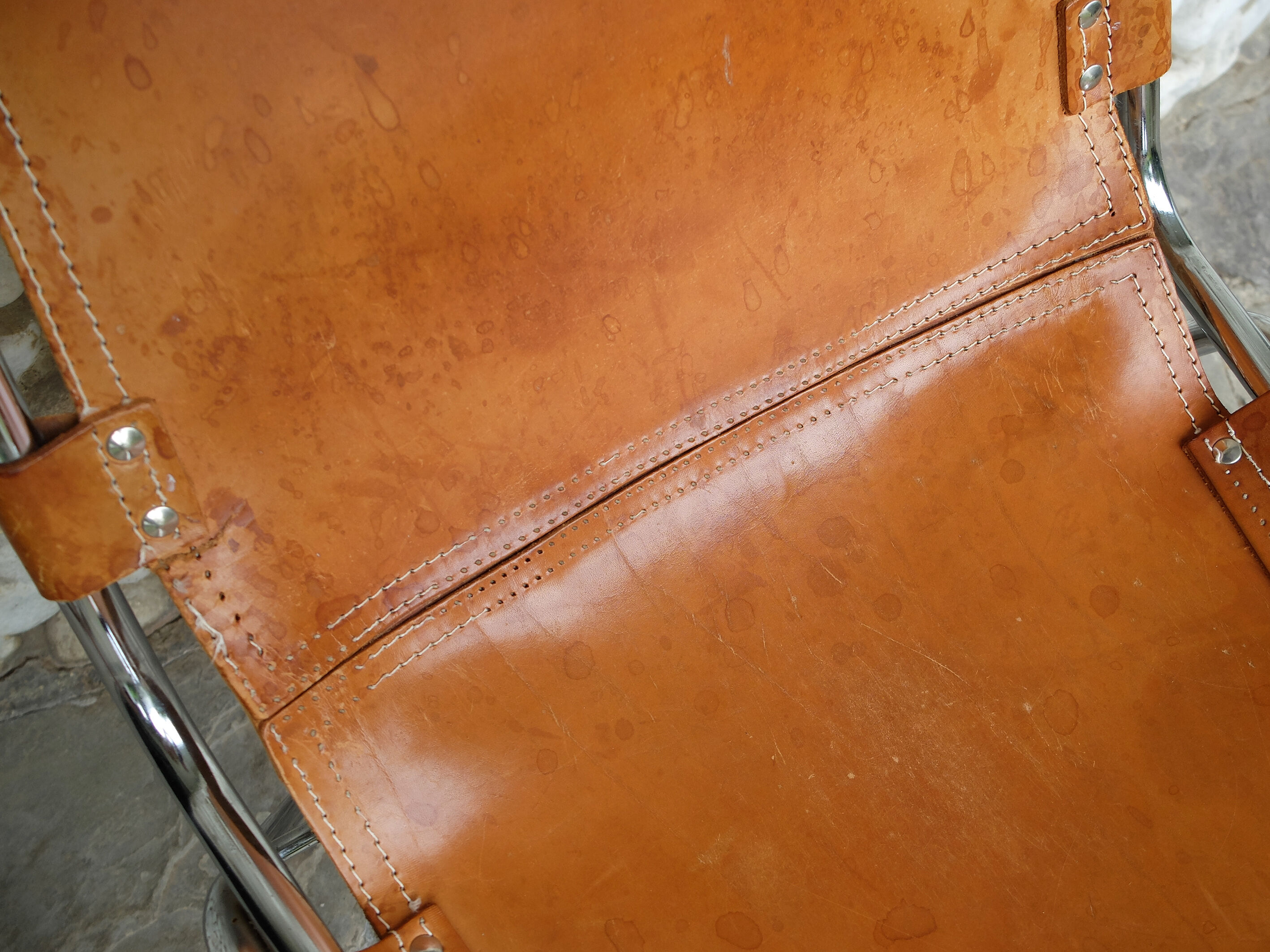 Chaise vintage Les Arcs en cuir, éditée par Dal Vera