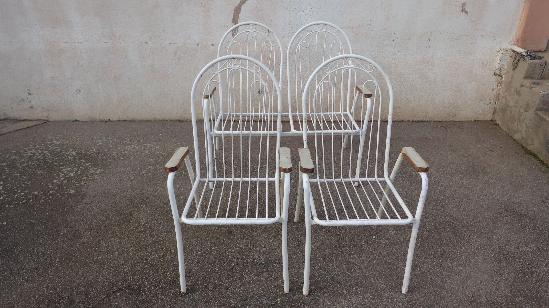 Arched folder garden salon