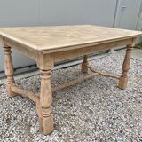 Extendable stripped farm table