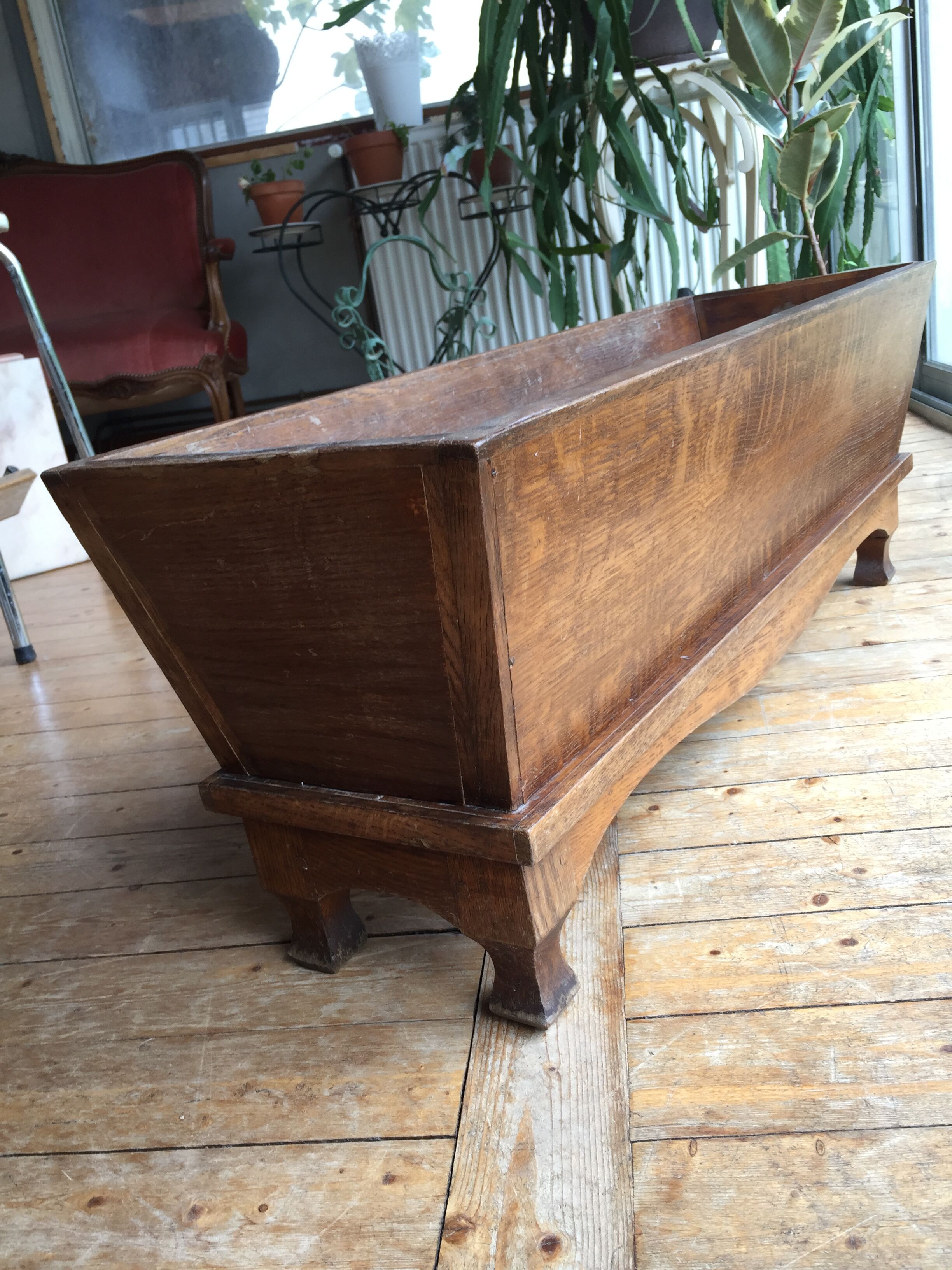 Former indoor planter in solid oak