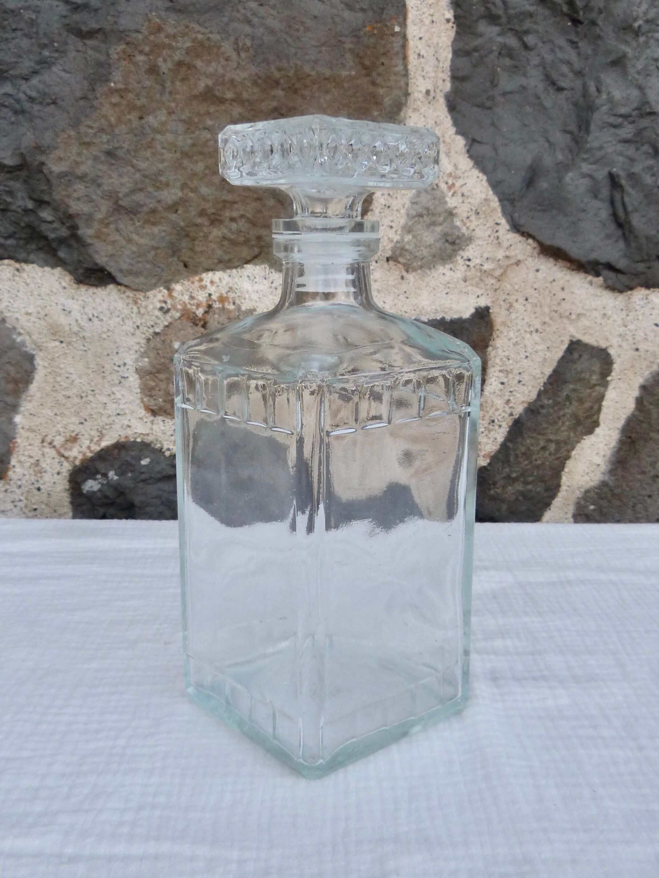 Glass whisky decanter