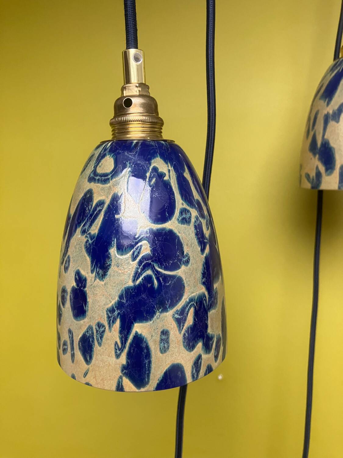 Paire de lampes baladeuses globe pate de verre vintage