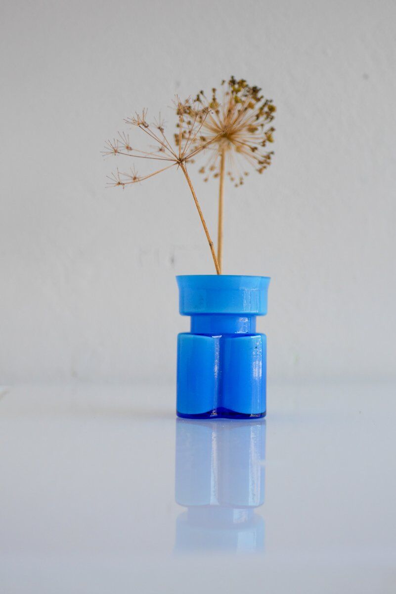 Mid-century modern Scandinavian art glass small vase by Po Ström for Alsterfors, Sweden