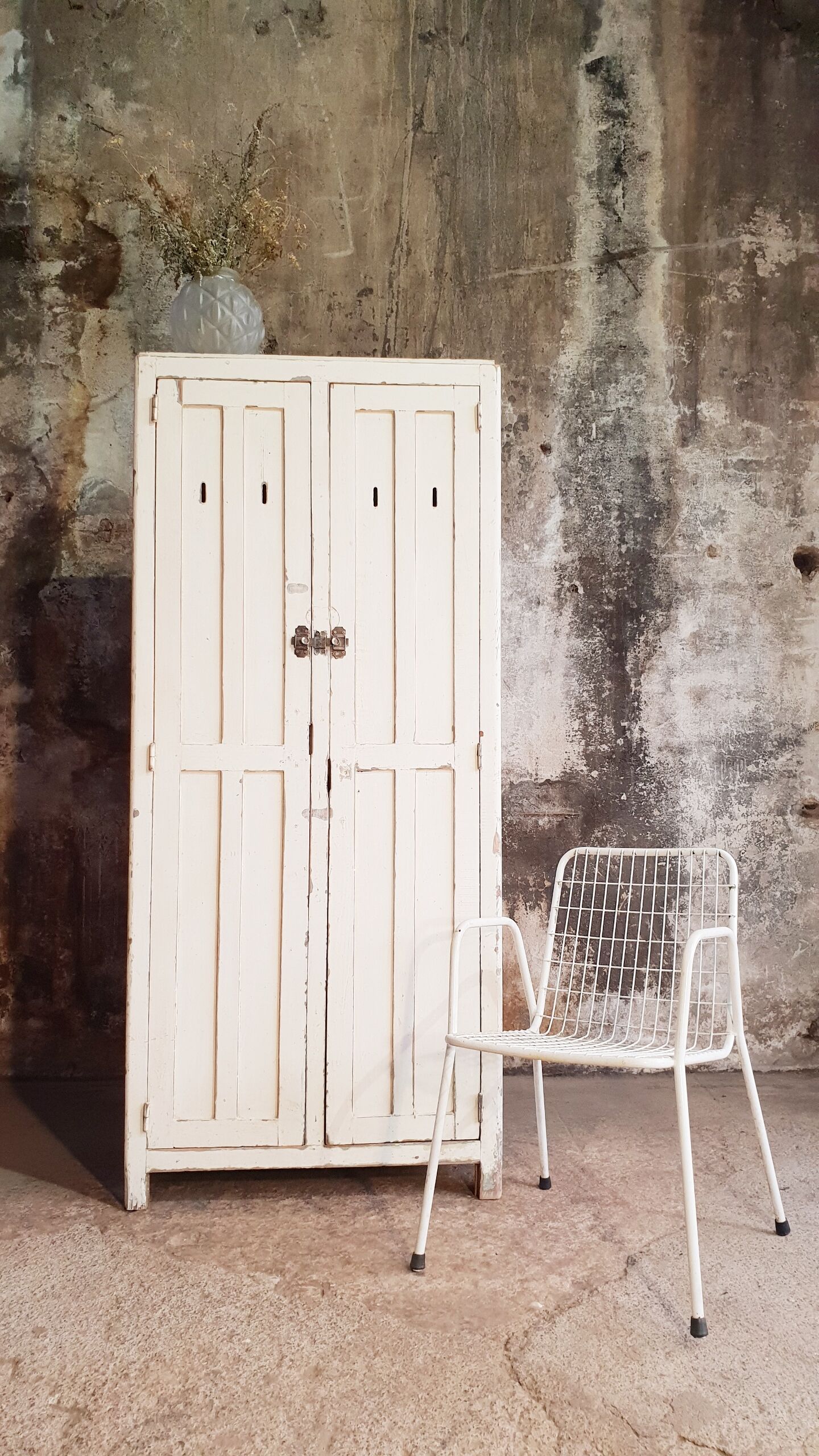 Armoire vintage