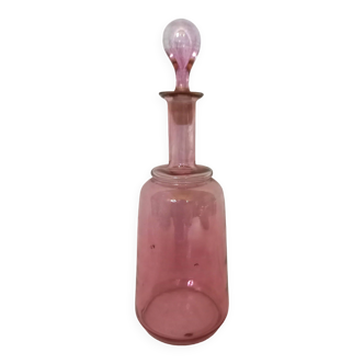 Perfume or eau de toilette bottle, in pink blown glass, vintage